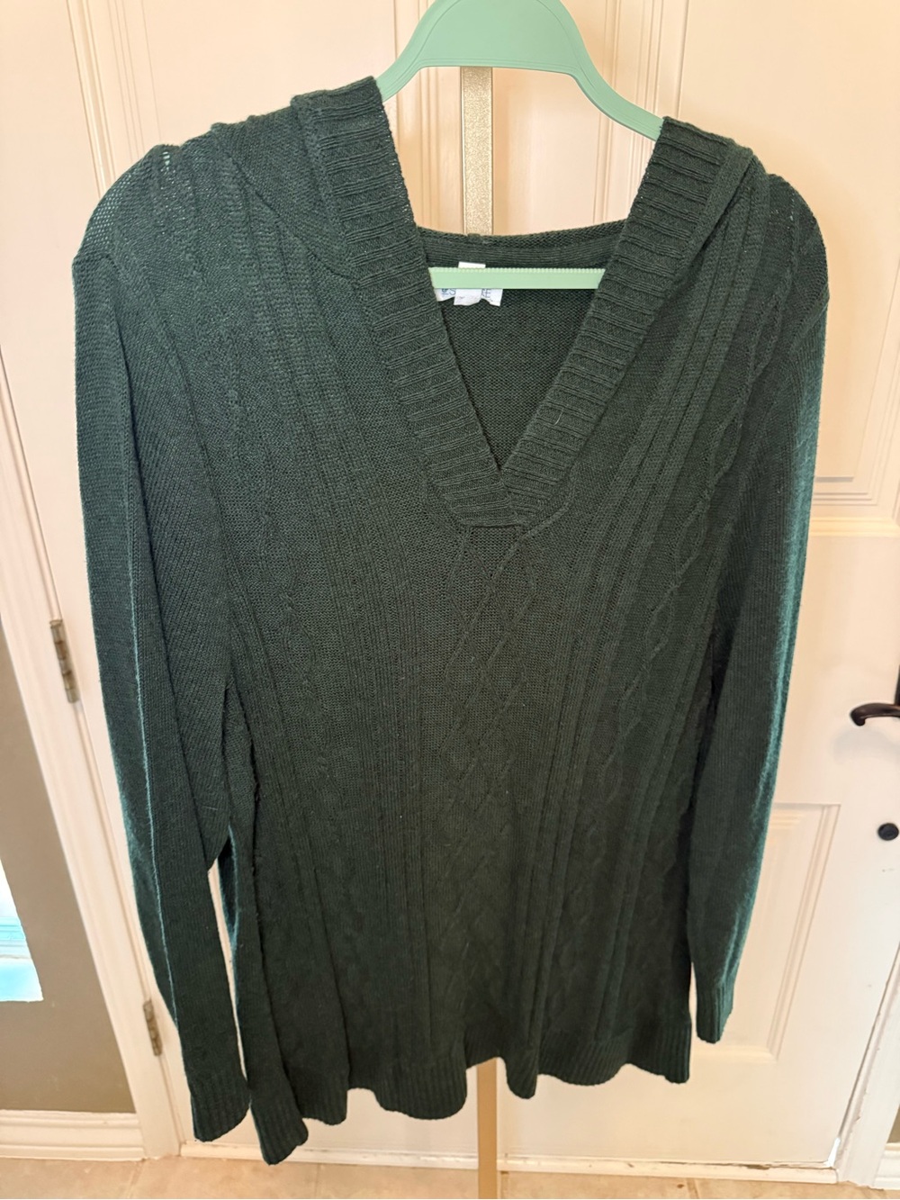 Market & Spruce Deep Green V-Neck Cable Knit Sweater